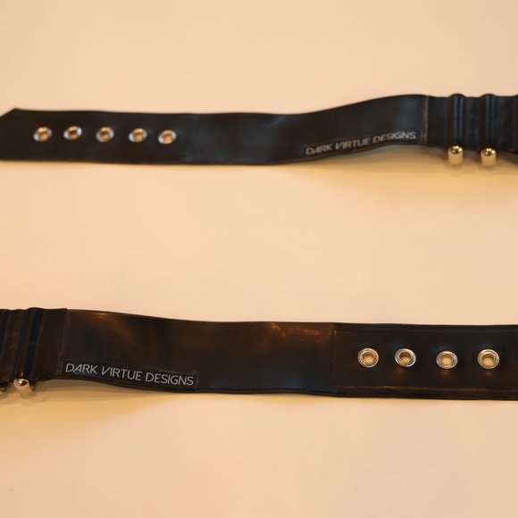 Dark Virtue Designs Triple Loop Latex Arm/Wrist Cuffs, Black & Silver S/M - Picture 3 of 5